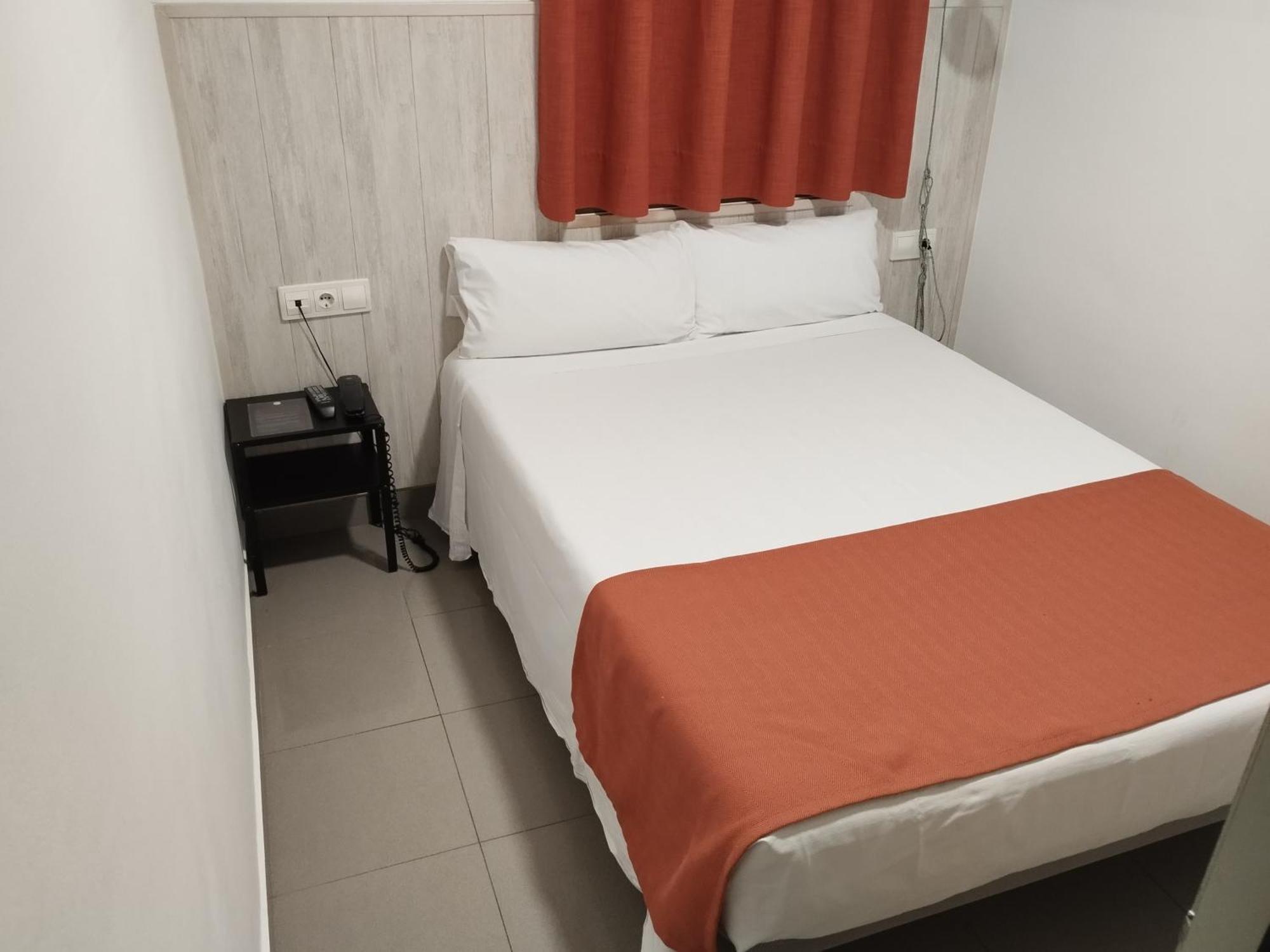 Hostal La Terrassa Barcelona Rum bild